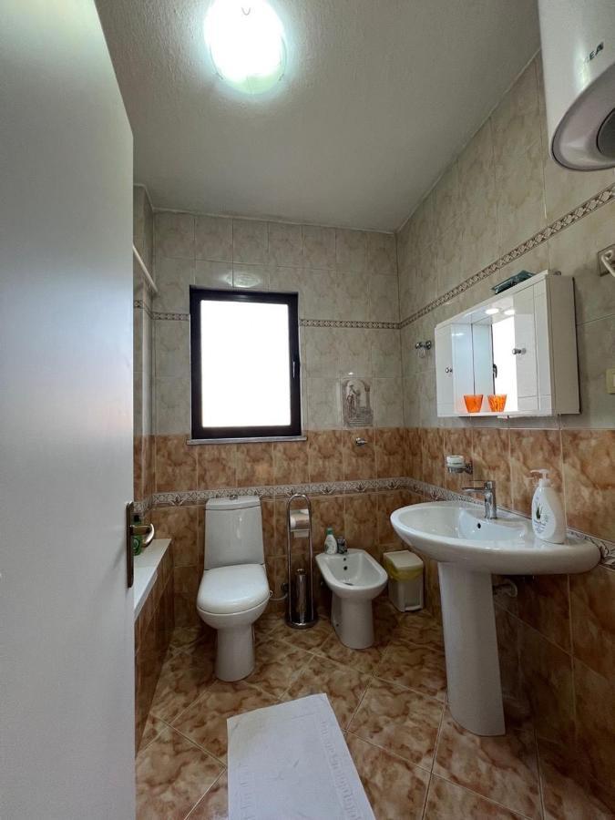 Spacious Family-Friendly Apartment In The Heart Of Bllok Tirana Buitenkant foto